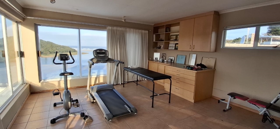 7 Bedroom Property for Sale in Bonza Bay Eastern Cape